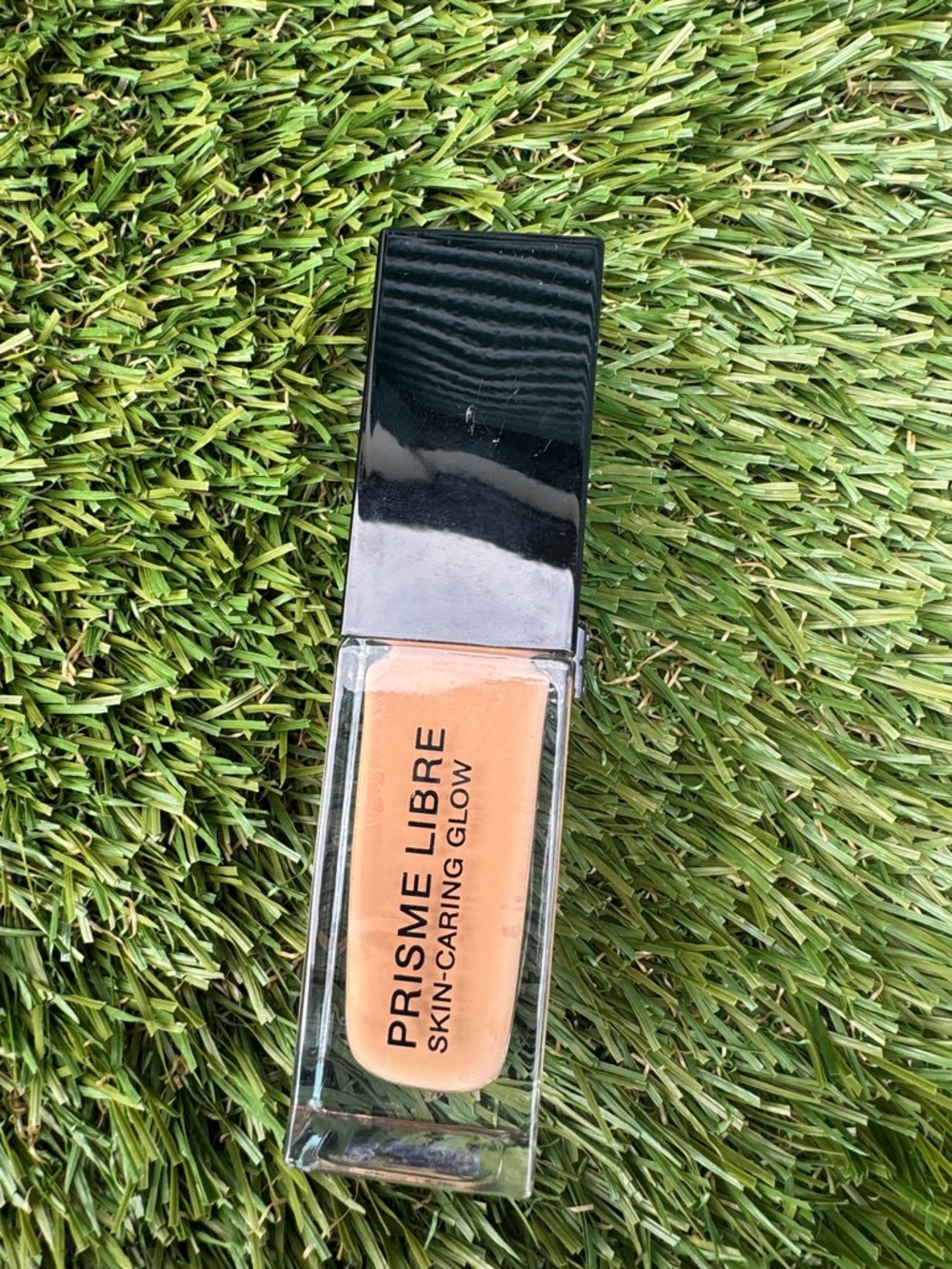 Prisme Libre Skin-Caring Glow Liquid Highlighter - Peachy Beige